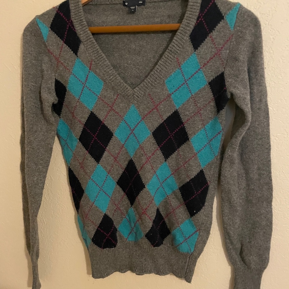 Gap sweater